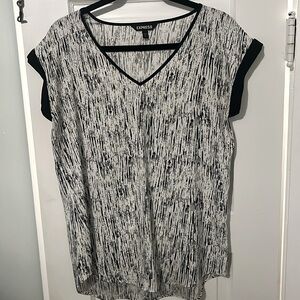 Black and white Express Top